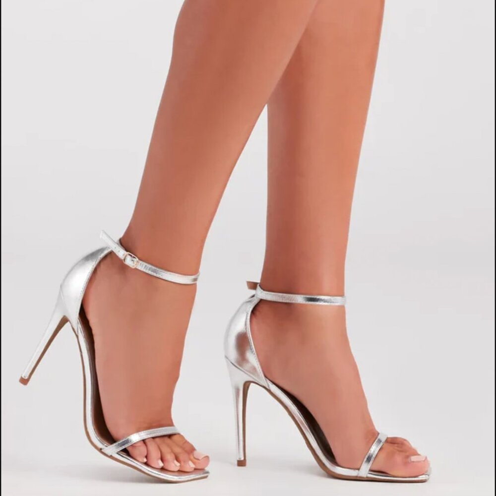 NWOT - Windsor Classic Moves Faux Leather Stiletto Heels Silver Size 7.5